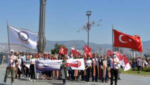 İzmir Demokrasi Üniversitesi’nden “Demokrasi Yürüyüşü”