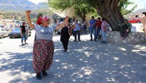 Karaburun’da emekçinin yüzünü güldüren toplu sözleşme