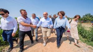 Başkan Tunç Soyer Beydağ'da üreticilerle buluştu