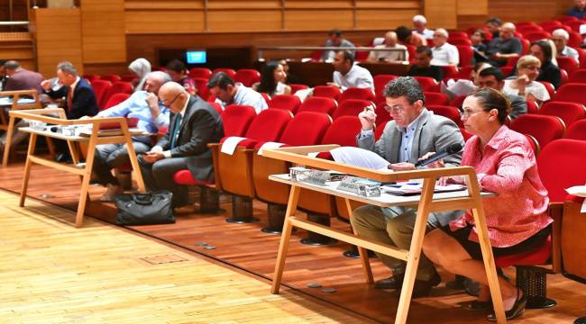 İzmir Büyükşehir depremzedelere desteğini sürdürüyor