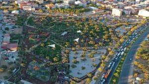 Bergama'da 8 bin kişiyle park açılışı
