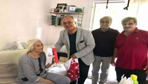 CHP Güzelbahçe en yaşlı üyelere ziyaret