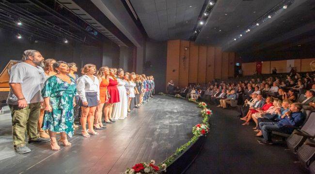 İzmir Şehir Tiyatroları İsmet İnönü Sahnesi'ne kavuştu