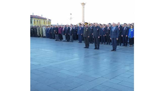 İzmir Atatürk'ünü andı!