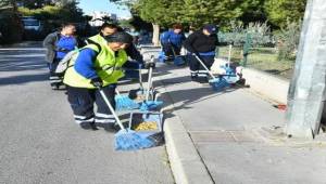 İzmir Büyükşehir Belediyesi’nin ekipleri Menemen’de sahaya indi