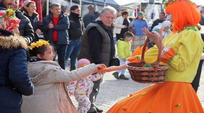 Karaburun’da “turuncu aşk” ile 13’üncü buluşma