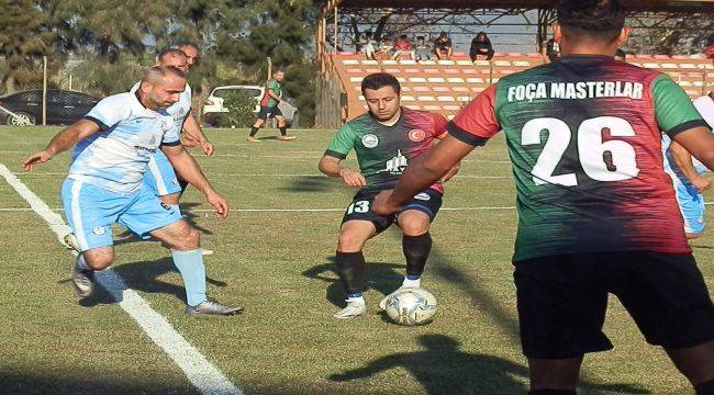 Masterler Futbol Ligi'nde lidere Foça Belediyespor engeli