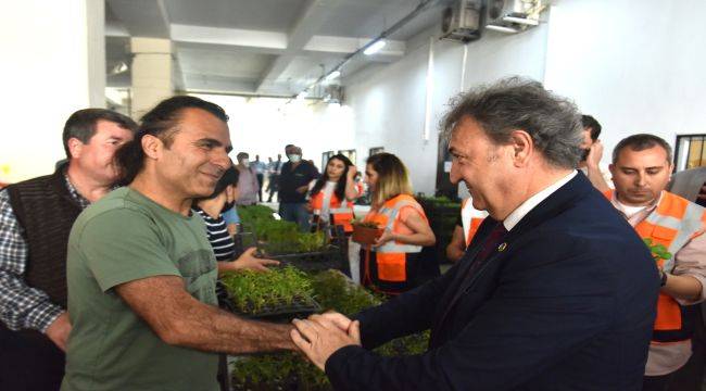  Bornova Belediyesi çiftçiye 10 bin fidan dağıttı