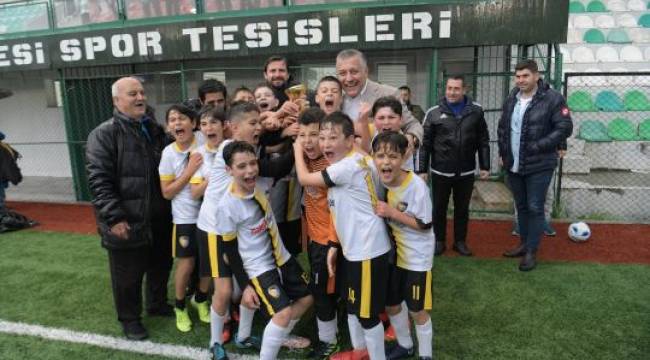 Bornova Belediyesi’nden Sömestrde Futbol Şenliği 