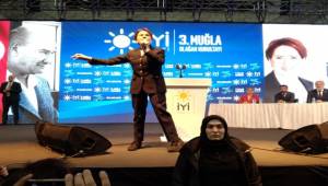 Muğla’da “Başbakan Akşener” karşılaması