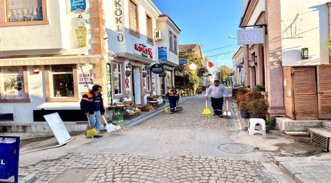 Tarihi Cunda sokaklarında temizlik seferberliği