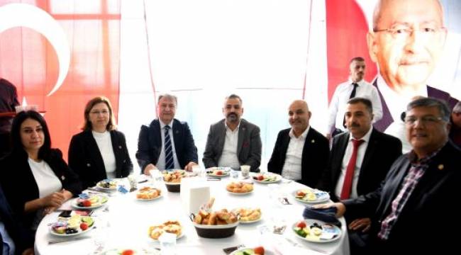 Bornova’da CHP’ye 300 kişilik katılım 