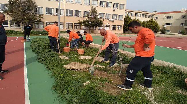 Çeşme’de okul bahçeleri meyve bahçesine dönüşüyor