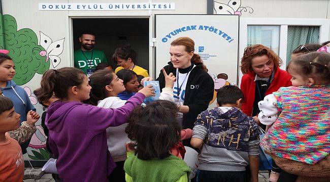 DEÜ Adıyaman'da Depremin Yaralarını Sarıyor