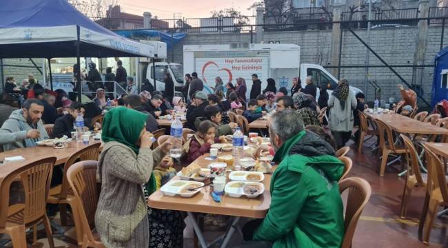 Konak’tan çadır kentte ilk iftar