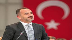 AK Partili Hızal'dan CHP'ye Pankart Çıkışı!