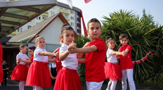 Karşıyaka’Da Dopdolu 23 Nisan Kutlaması