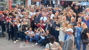 Bayraklı'da Hasan Karabağ sahaya indi