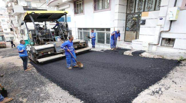 Bayraklı’nın yolları yenileniyor