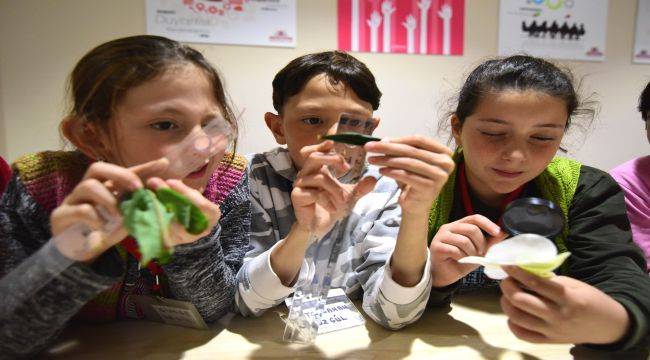 Bornovalı çocuklar eğlenerek öğrendi