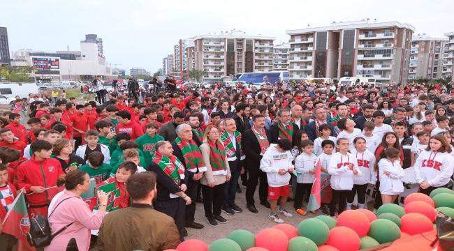 “Gençler siyasette daha çok yer almalı”