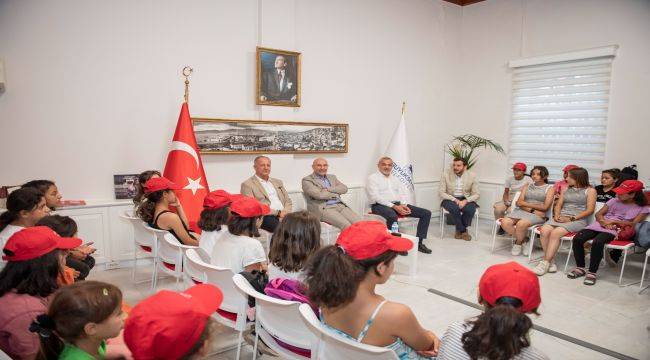 Depremzede Çocuklardan Soyer’e Teşekkür 