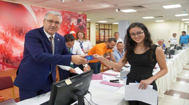 Öğrencilerin kayıtlarını Rektör Budak yaptı