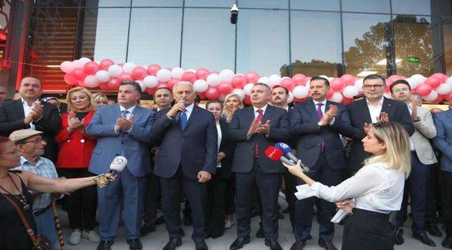 Binali Yıldırım Kınık'ta bir dizi açılışta bulundu