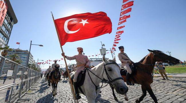 İzmir’de 101. kurtuluş yıldönümü coşkusu