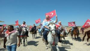 Türkiye'nin en iyi atları Menemen'de yarıştı