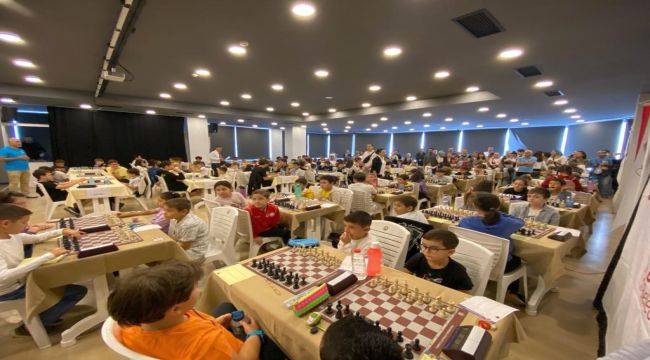 Bornova'da satranç turnuvası heyecanı