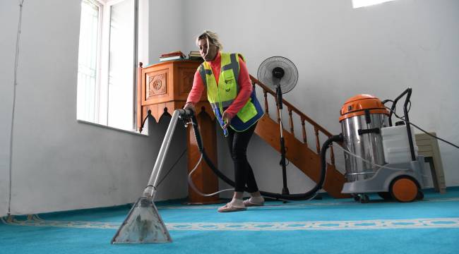 Bornova’da yıl boyu ibadethane temizliği