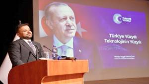 Dr. Koç, “Türkiye olarak dijital teknolojiyi sadece tüketen değil üreten olacağız”