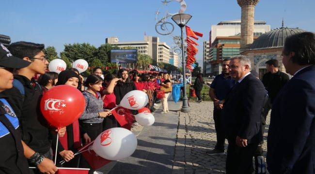 İzmir'de Cumhuriyetin 100.yıl kutlamalarına yoğun ilgi
