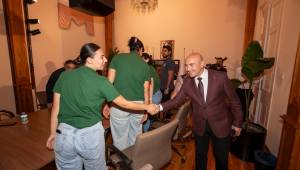 Urla’nın kadın basketbolcuları Başkan Soyer’i ziyaret etti