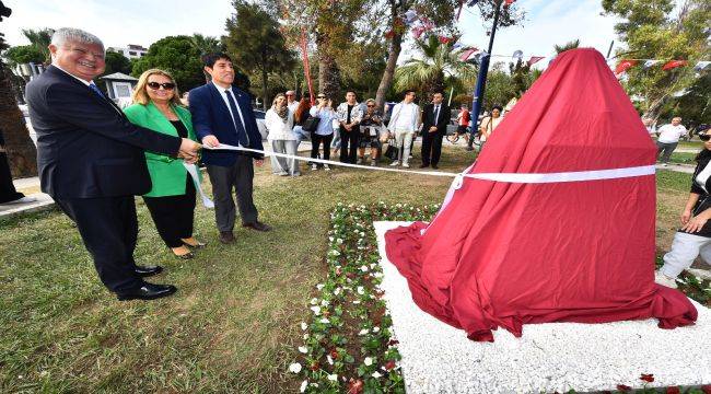 İzmir'de Miranda'nın büstü açıldı