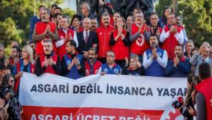 Asgari ücret yürüyüşünde işçilerle birlikteydi