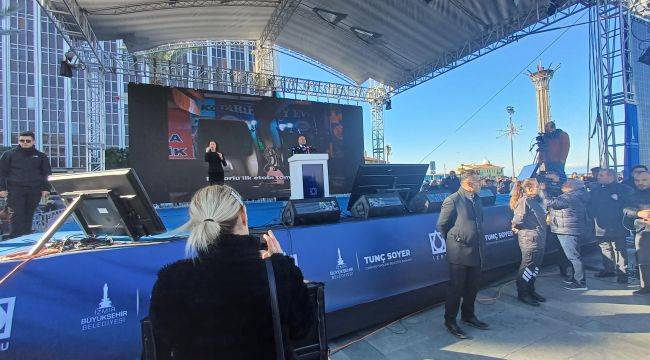 Cumhuriyet Meydanı’nda miting gibi İZSU töreni