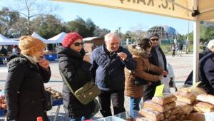 Karşıyaka’da üretici pazarı kuruldu