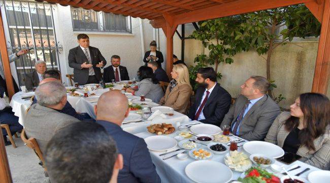 “İzmir'in işini ve aşını büyütelim”