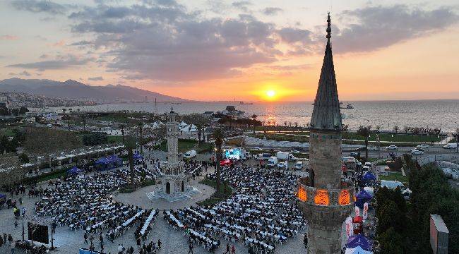 Cumhuriyet Meydanı’nda büyük iftar sofrası