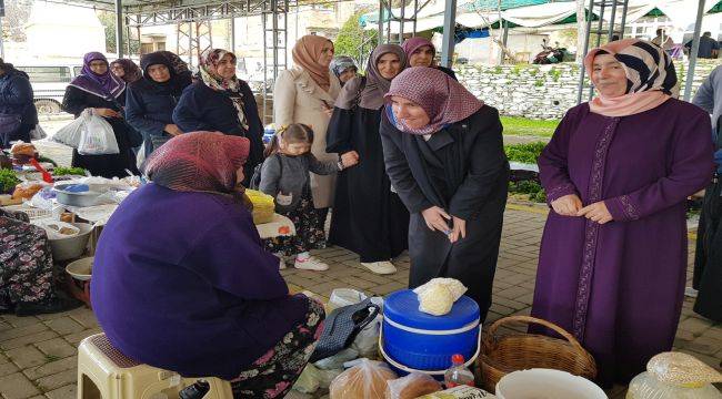 SP’li kadınlar Bayındır pazarındaydı