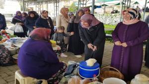 SP’li kadınlar Bayındır pazarındaydı