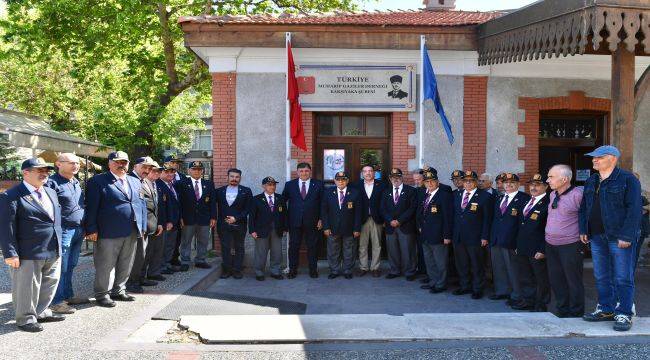 Başkan Tugay'dan gazilere sürpriz ziyaret