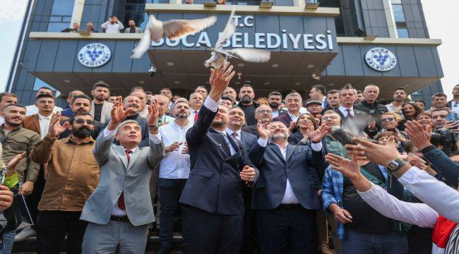 Buca’da barış güvercinleri ile yeni döneme “merhaba”