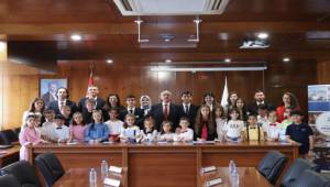 DEÜ’de yönetim çocuklardaydı