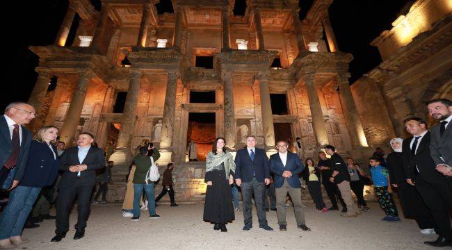 Efes’te gece müzeciliği başladı