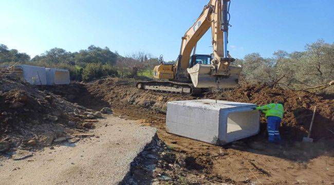 Selçuk’ta dere-yol geçişleri yapıldı 