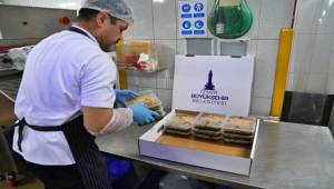 Büyükşehir’den yaşlı ve engellilere sıcak yemek