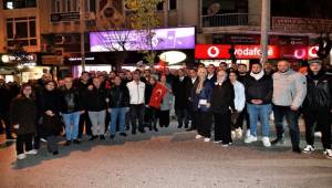 Diplomalarını Yaktı Ve And İçti